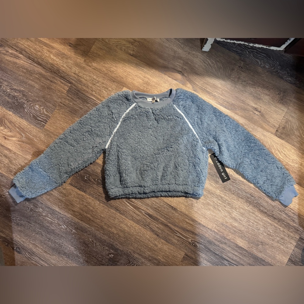 Madden Girl slate blue crop pullover
